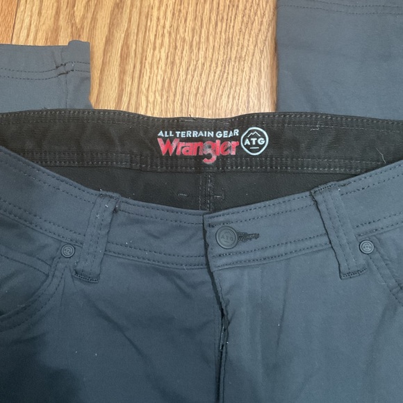 Wrangler All Terrain fleece line Men's Dark black Cargo Pants 34x32 - Picture 2 of 6